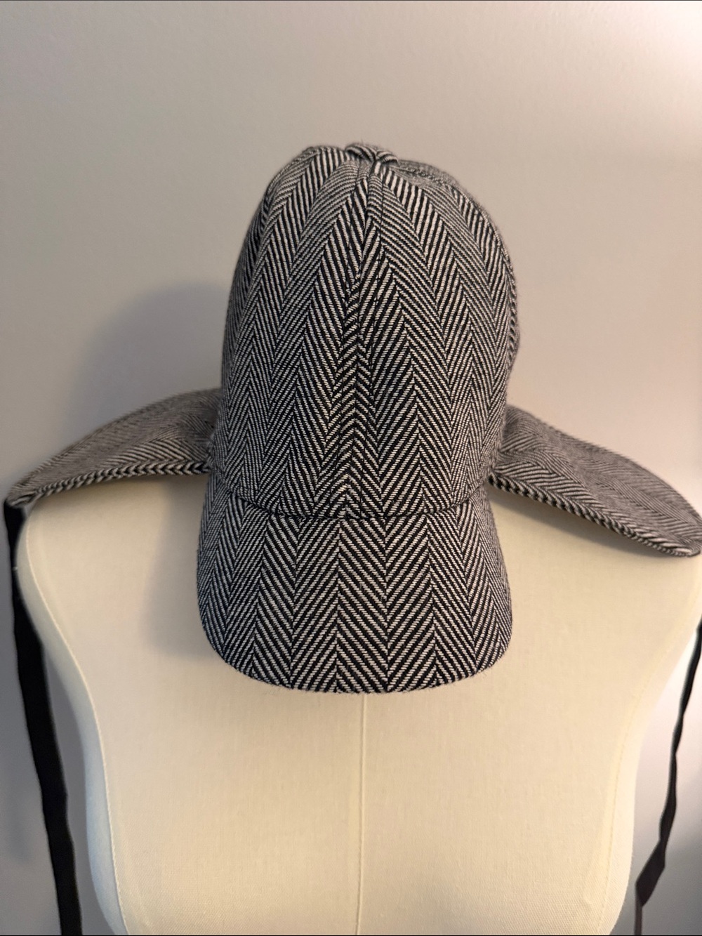 Detective Style Herringbone Wool Earflap Cap - Black & White - Picture 2 of 3